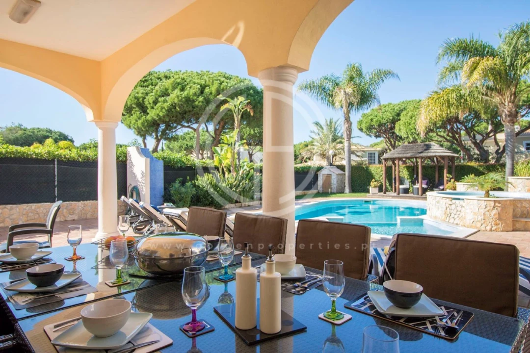 Moradia T6 para Arrendamento férias em Quarteira Foto 1