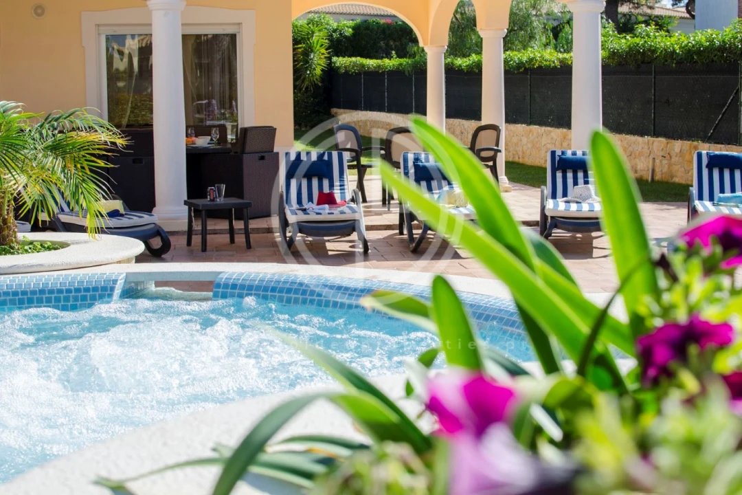 Moradia T6 para Arrendamento férias em Quarteira Foto 31