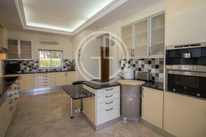 Moradia T6 para Arrendamento férias em Quarteira