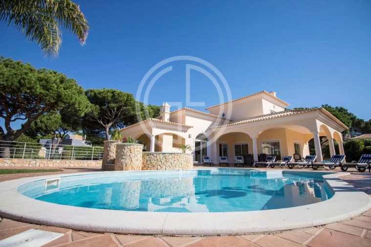 Moradia T6 para Arrendamento férias em Quarteira Foto 2