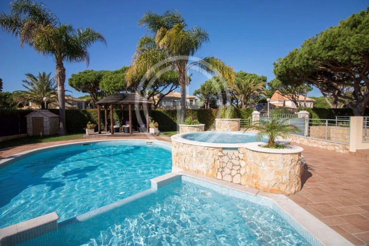 Moradia T6 para Arrendamento férias em Quarteira Foto 28