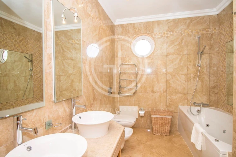 Moradia T6 para Arrendamento férias em Quarteira Foto 24