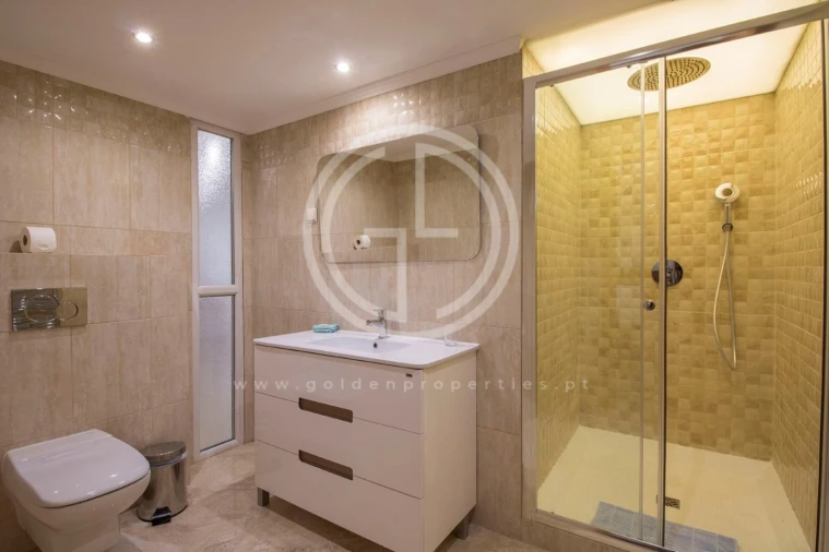 Moradia T6 para Arrendamento férias em Quarteira Foto 26