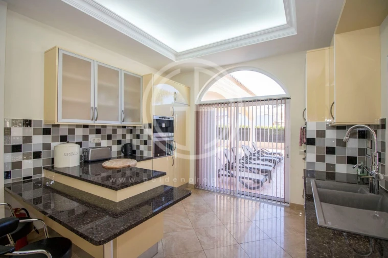 Moradia T6 para Arrendamento férias em Quarteira Foto 13