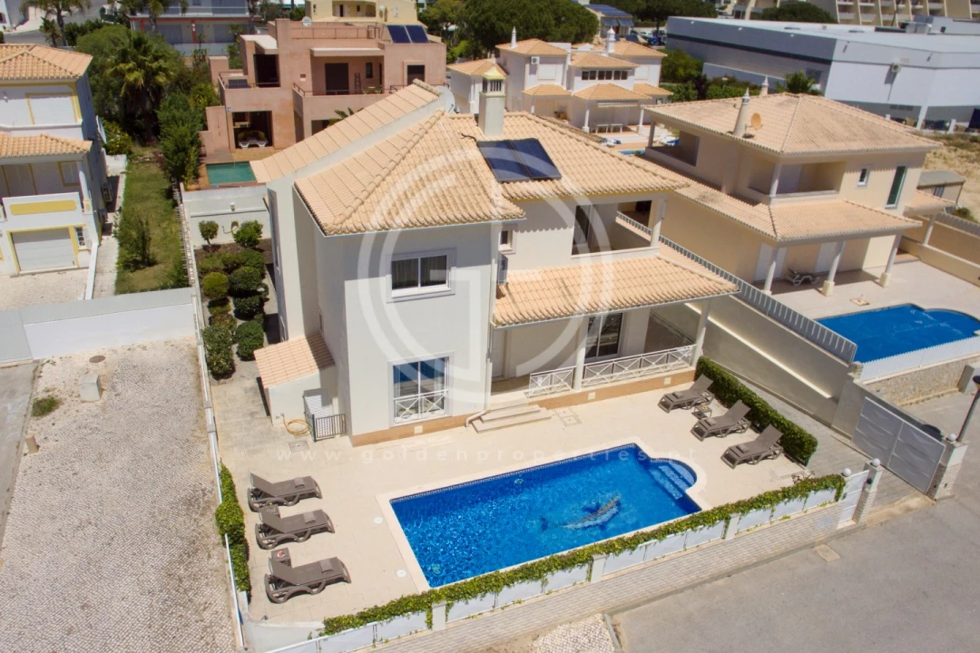 Moradia T4 para Arrendamento férias em Guia Foto 23