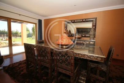 Moradia T5 para Venda em Ferreiras