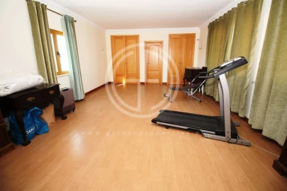 Moradia T5 para Venda em Ferreiras