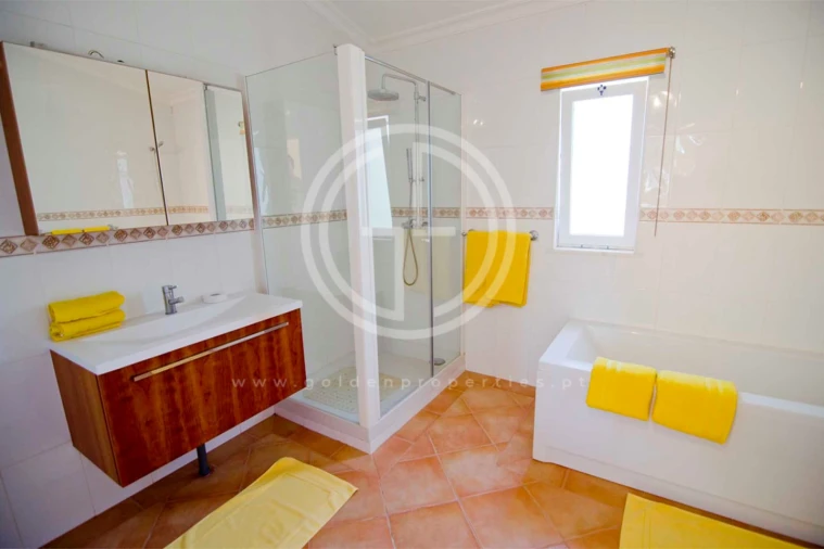 Moradia T4 para Arrendamento férias em Almancil Foto 13