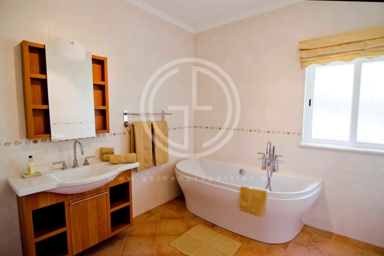 Moradia T4 para Arrendamento férias em Almancil Foto 16