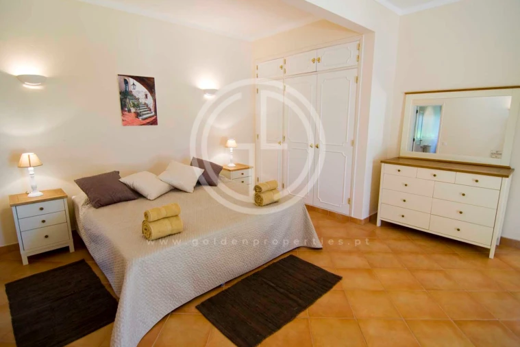 Moradia T4 para Arrendamento férias em Almancil Foto 6