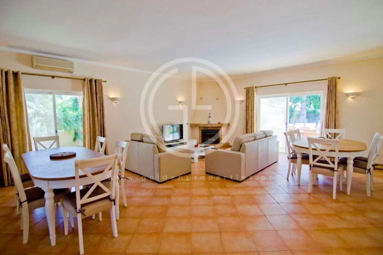 Moradia T4 para Arrendamento férias em Almancil Foto 3