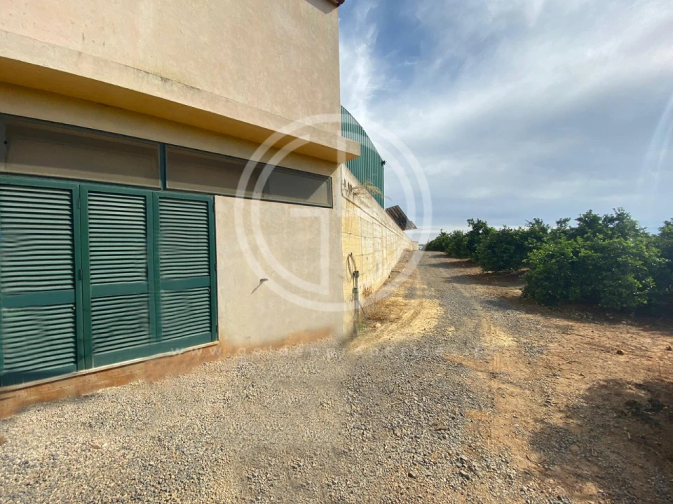 Moradia T8 para Venda em Quelfes Foto 1