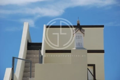 Moradia T8 para Venda em Quelfes