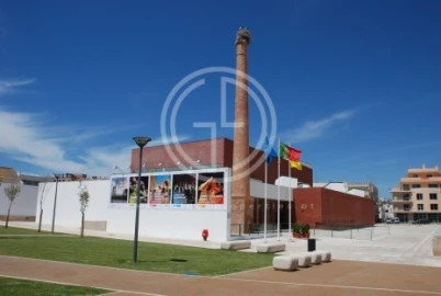 Moradia T8 para Venda em Quelfes