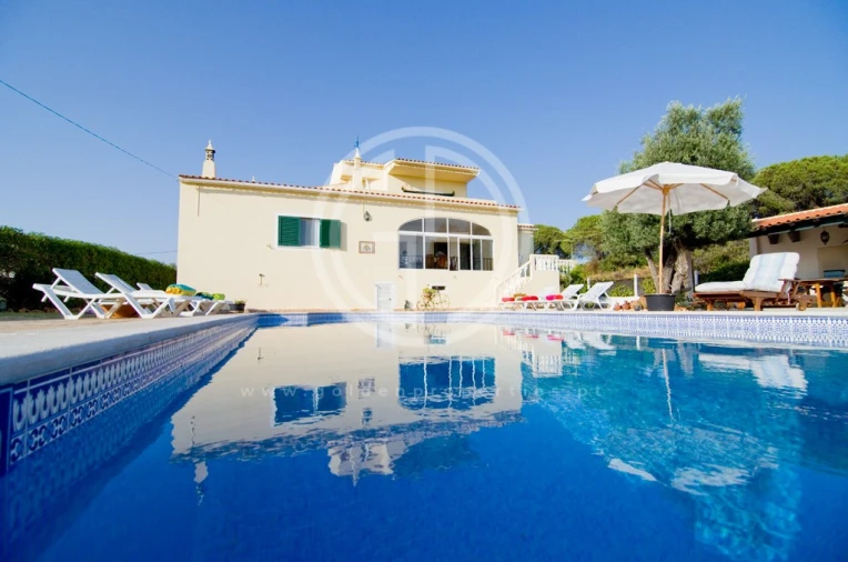 Moradia T3 para Arrendamento férias em Almancil Foto 13