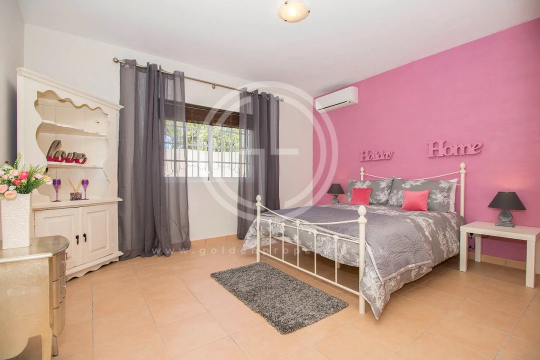 Moradia T4 para Arrendamento férias em Almancil Foto 11