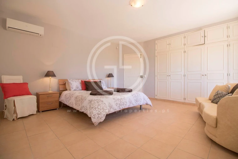 Moradia T4 para Arrendamento férias em Almancil Foto 12