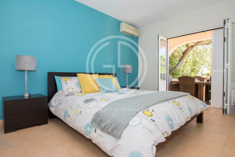 Moradia T4 para Arrendamento férias em Almancil Foto 13