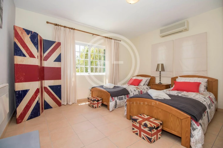 Moradia T4 para Arrendamento férias em Almancil Foto 14