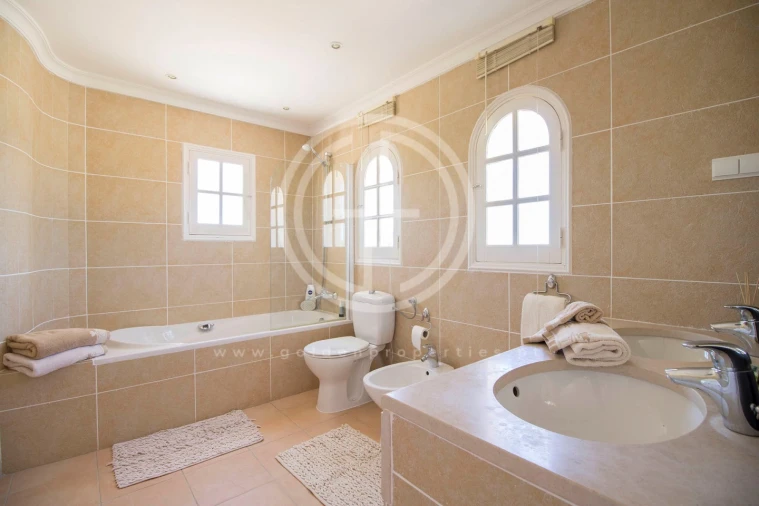 Moradia T4 para Arrendamento férias em Almancil Foto 19