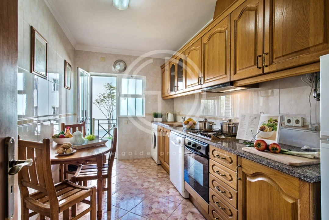 Apartamento T3 para Arrendamento férias em Quarteira Foto 8