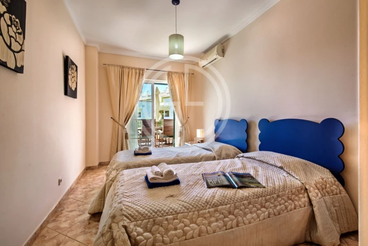 Apartamento T3 para Arrendamento férias em Quarteira Foto 6