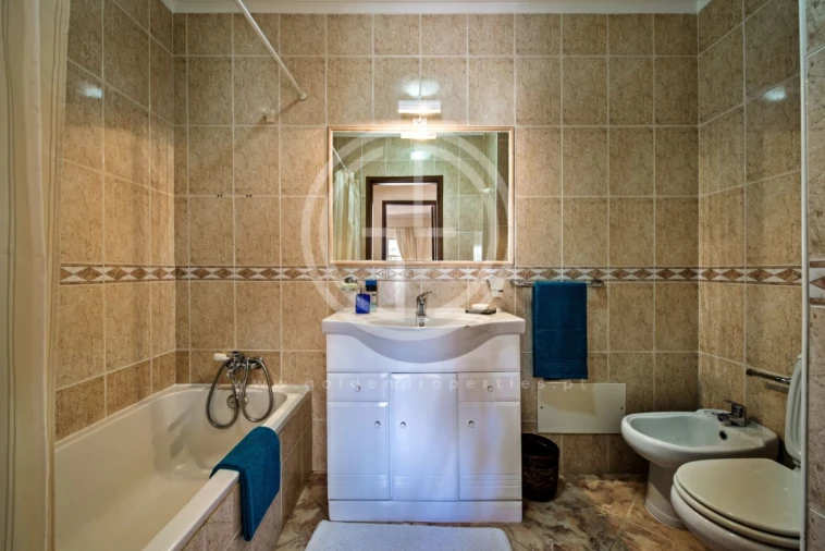 Apartamento T3 para Arrendamento férias em Quarteira Foto 9