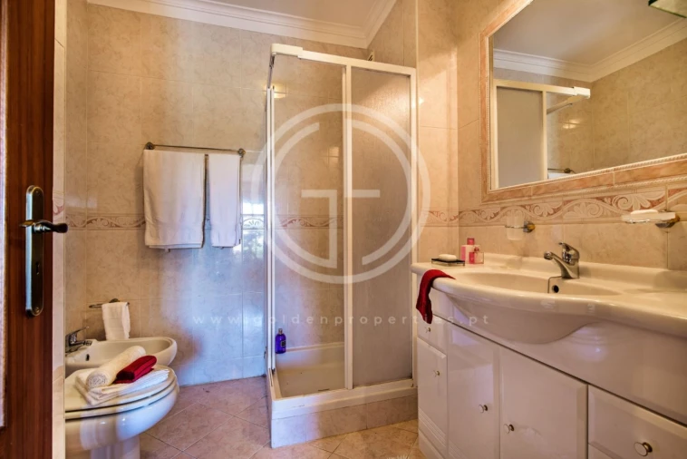 Apartamento T3 para Arrendamento férias em Quarteira Foto 11