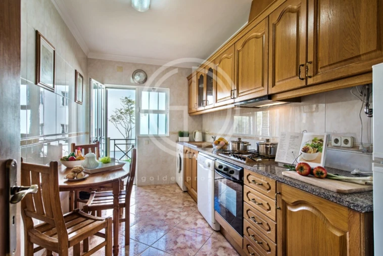 Apartamento T3 para Arrendamento férias em Quarteira Foto 8