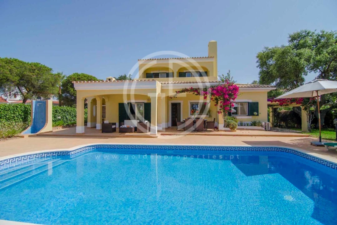 Moradia T3 para Arrendamento férias em Quarteira Foto 15