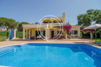 Moradia T3 para Arrendamento férias em Quarteira