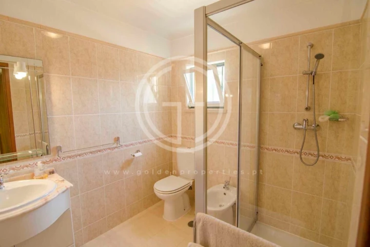 Moradia T3 para Arrendamento férias em Quarteira Foto 12