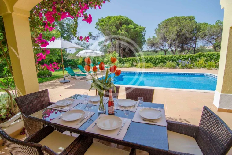 Moradia T3 para Arrendamento férias em Quarteira Foto 14