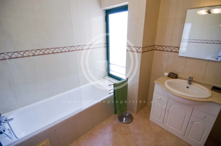 Apartamento T2 para Arrendamento férias em Quarteira Foto 11