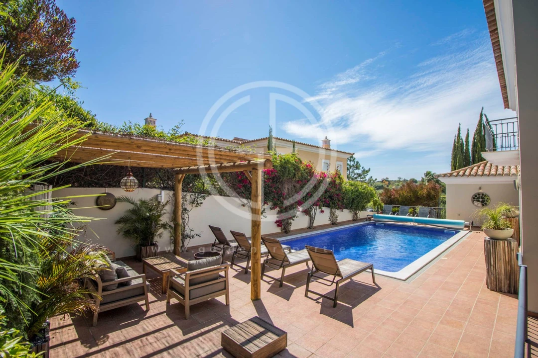 Moradia T5 para Arrendamento férias em Almancil Foto 1