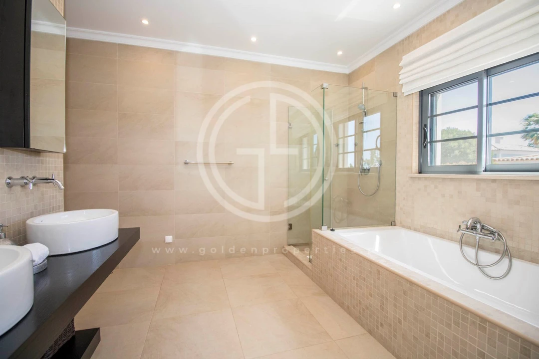 Moradia T5 para Arrendamento férias em Almancil Foto 17