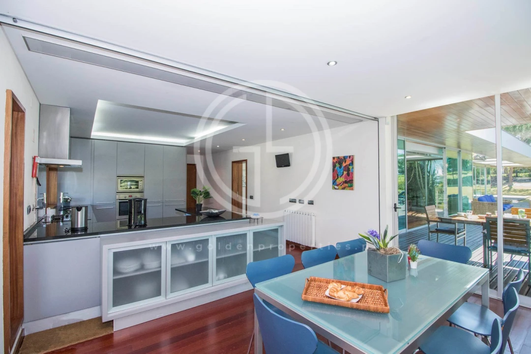 Moradia T5 para Arrendamento férias em Quarteira Foto 4