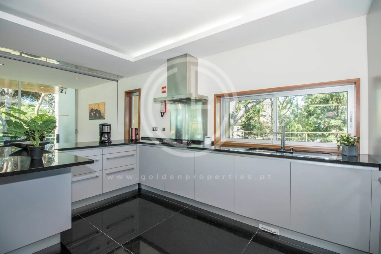 Moradia T5 para Arrendamento férias em Quarteira Foto 3