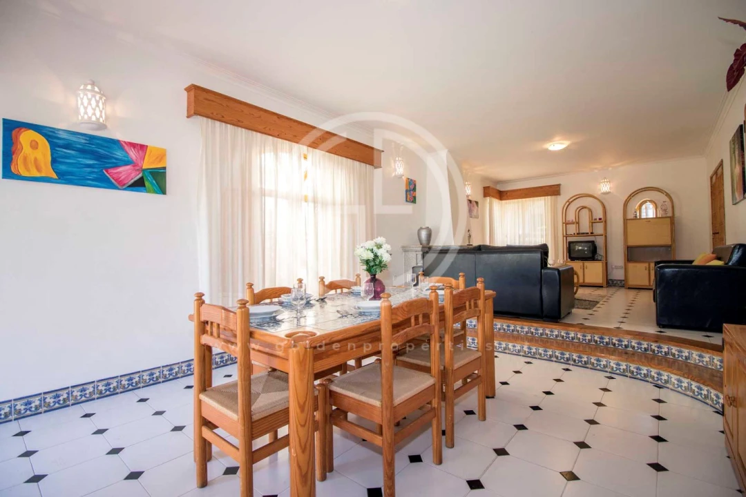 Moradia T4 para Arrendamento férias em Quarteira Foto 5