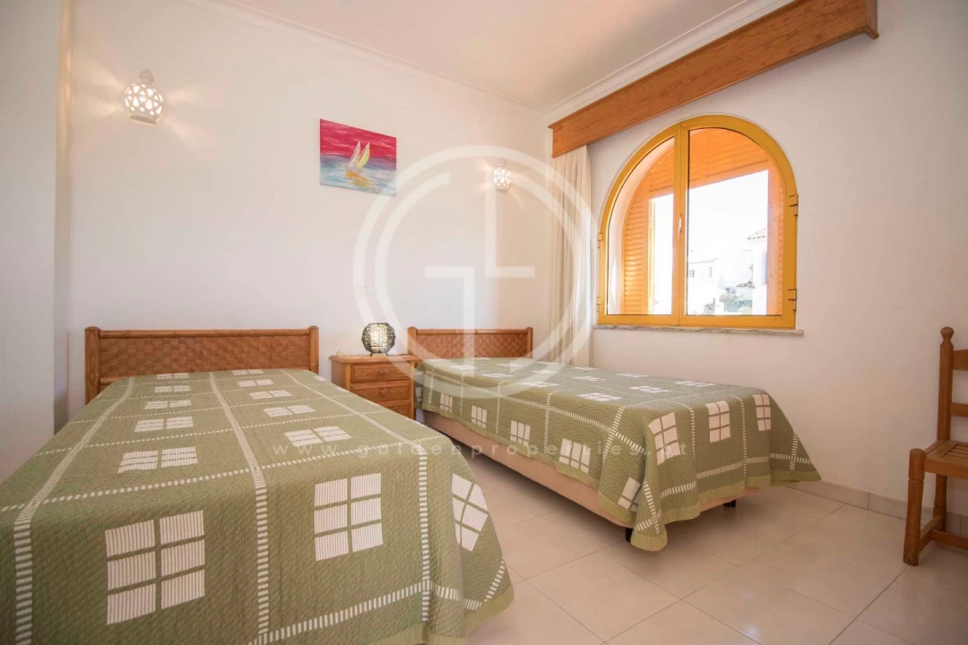 Moradia T4 para Arrendamento férias em Quarteira Foto 9