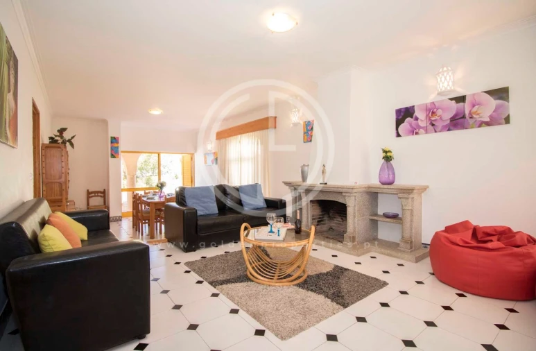 Moradia T4 para Arrendamento férias em Quarteira Foto 4