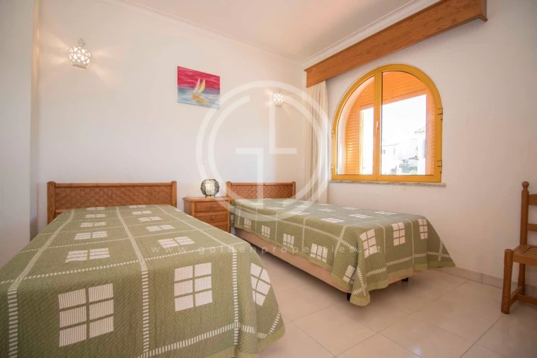 Moradia T4 para Arrendamento férias em Quarteira Foto 9