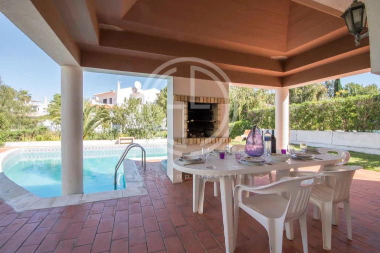 Moradia T4 para Arrendamento férias em Quarteira Foto 16