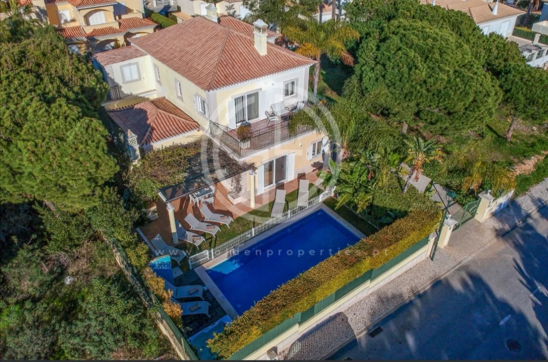 Moradia T4 para Arrendamento férias em Almancil Foto 3