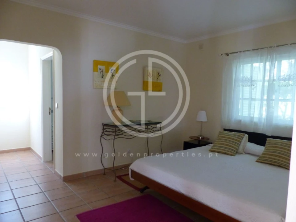 Moradia T3 para Arrendamento férias em Almancil Foto 9