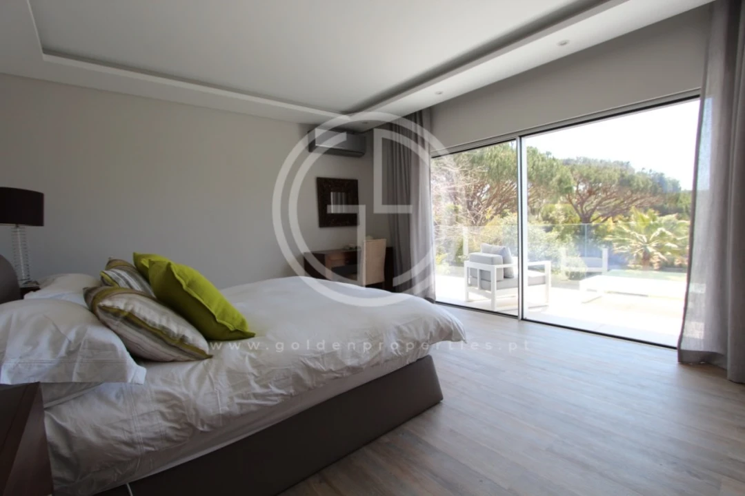 Moradia T4 para Arrendamento férias em Almancil Foto 9