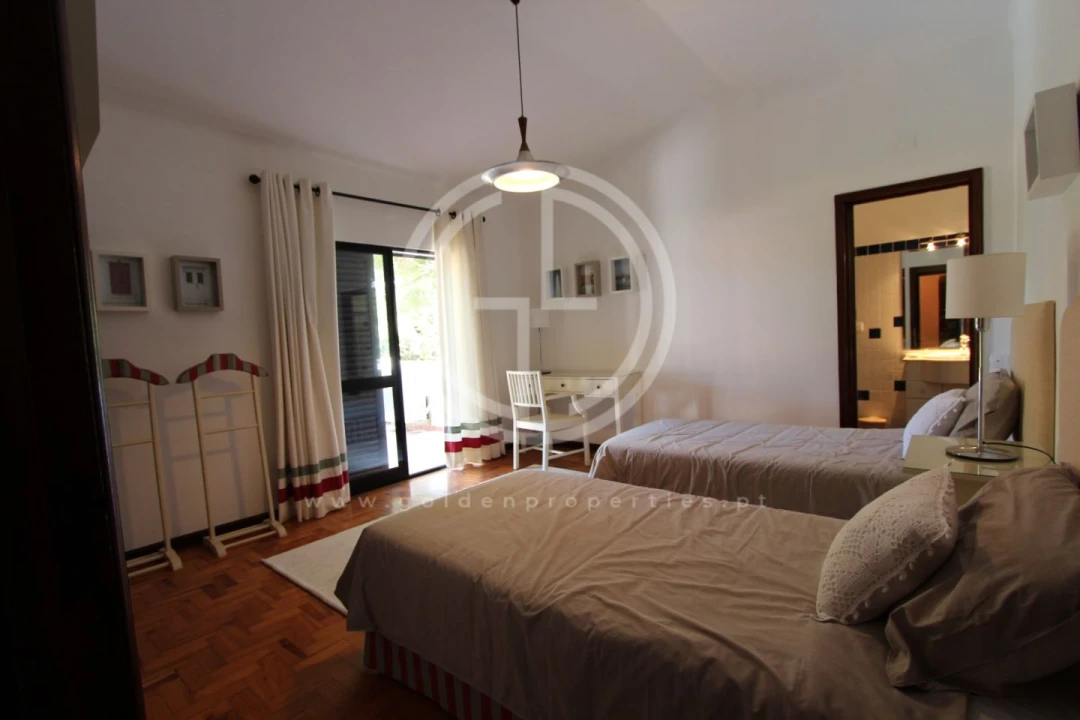 Moradia T4 para Arrendamento férias em Almancil Foto 10