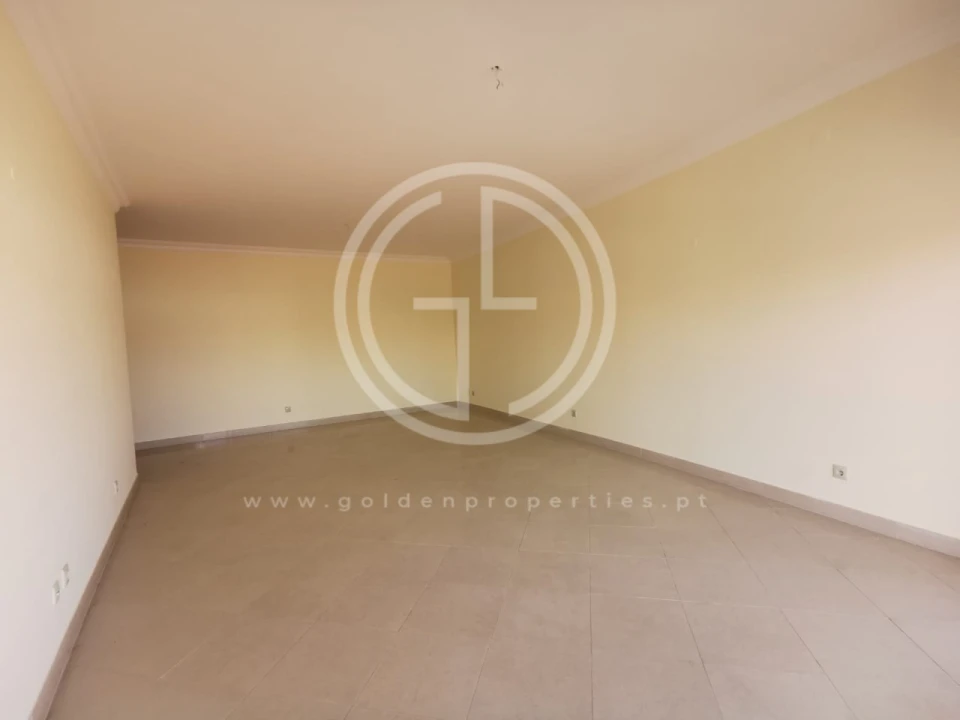 Apartamento T3 para Venda em Quarteira Foto 3