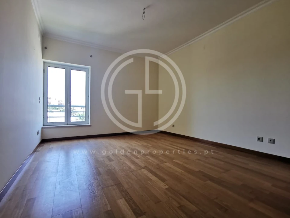 Apartamento T3 para Venda em Quarteira Foto 5