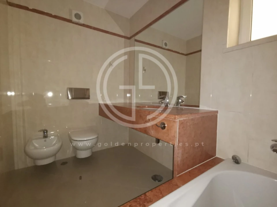 Apartamento T3 para Venda em Quarteira Foto 10